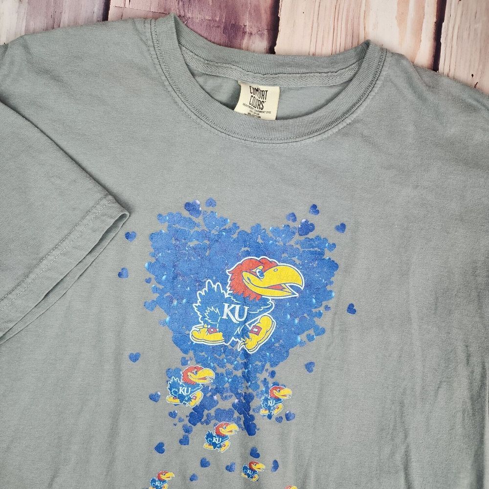 Kansas Jayhawks Adult M Short Sleeve T-Shirt Gray Heart + Ku Logo Confetti Print